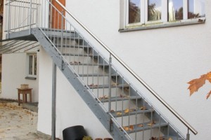 Verzinkte Stahltreppe - Edelstahlhandlauf