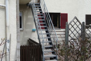 Kleine Stahltreppe, tauchbadverzinkt