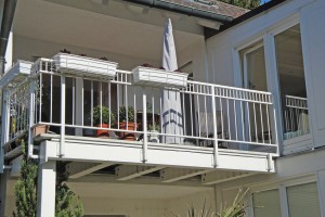 Neuer Balkon an bestehendem Haus